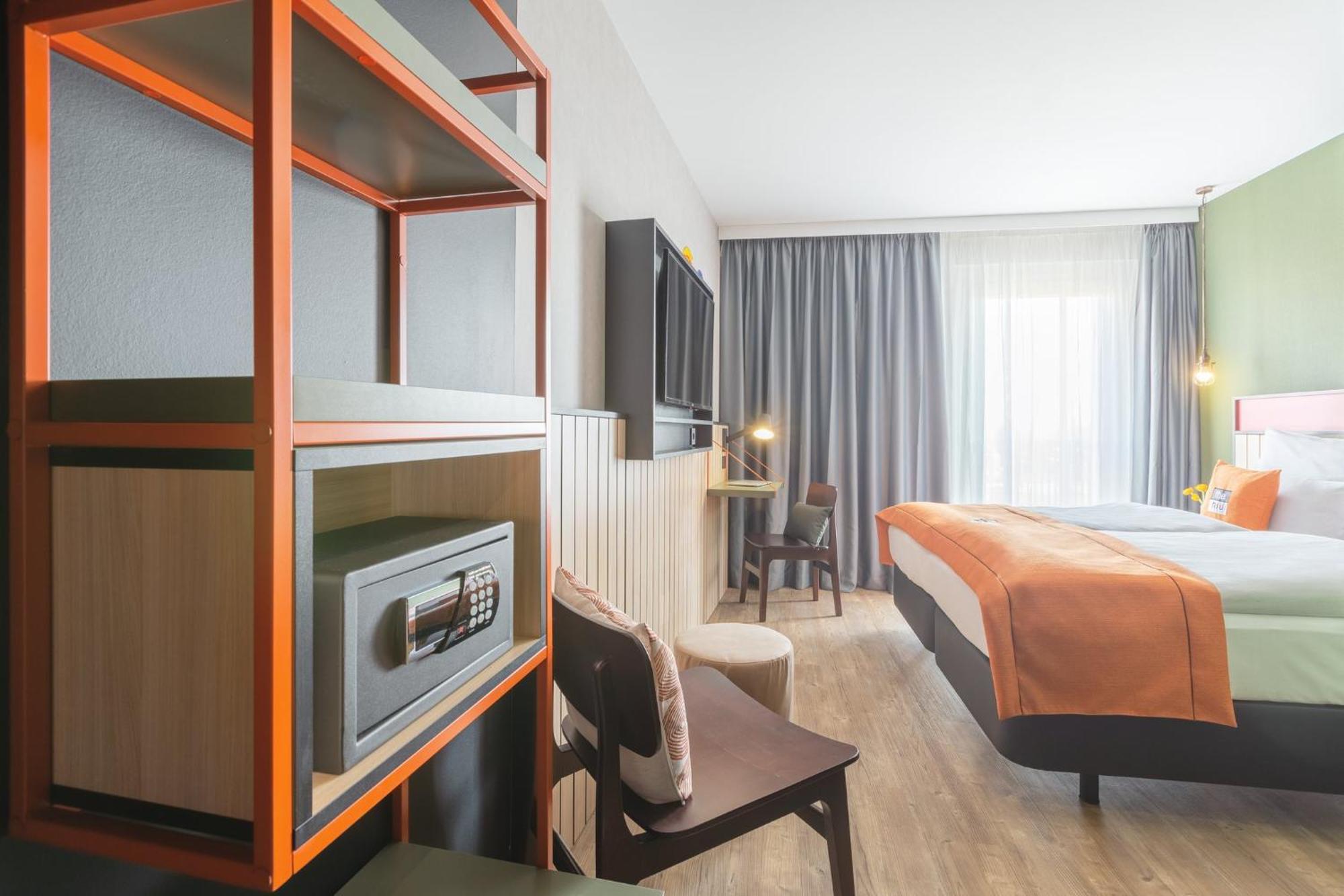 - The Niu, Amity By Ihg Hotel 3*